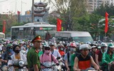 Người dân ùn ùn quay lại Hà Nội sau kỳ nghỉ lễ